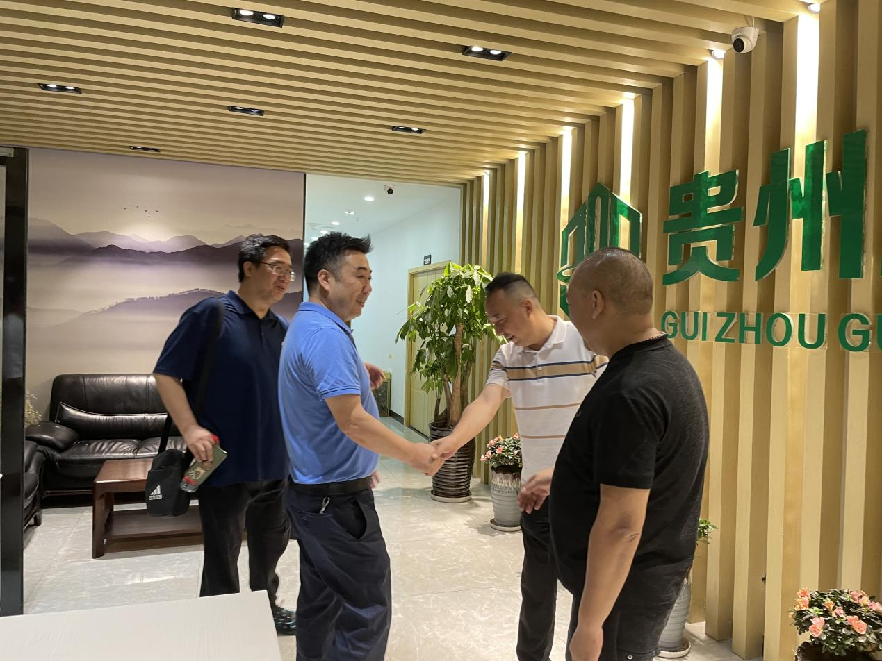 觀(guān)山湖區(qū)委人大常委會(huì)領(lǐng)導(dǎo)就構(gòu)建“親”、“清” 新型政商關(guān)系對(duì)企業(yè)發(fā)展情況 到我司進(jìn)行實(shí)地走訪(fǎng)